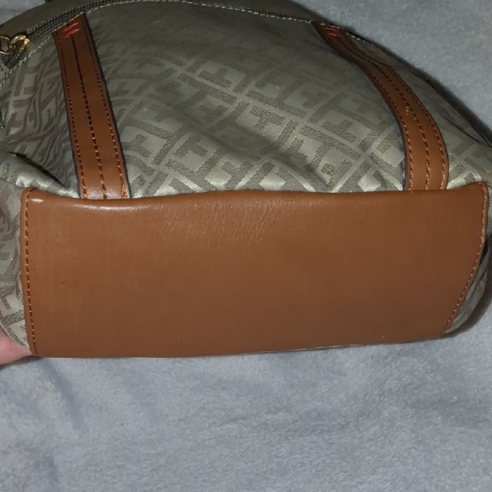 ✨🆕 ✨Tommy Hilfiger Gray and Brown Geometric Backpack - Picture 7 of 8